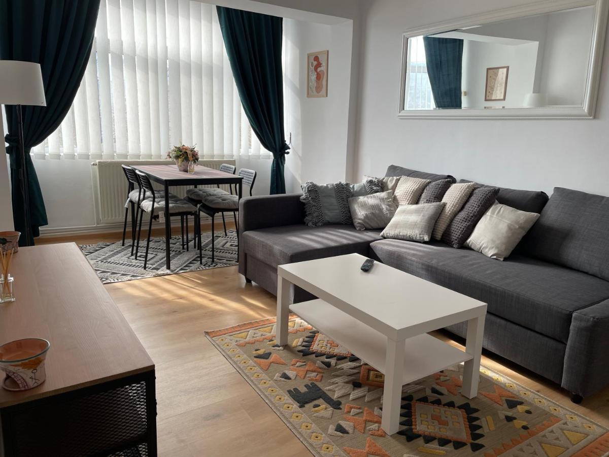 Apartament Cina Husi ภายนอก รูปภาพ