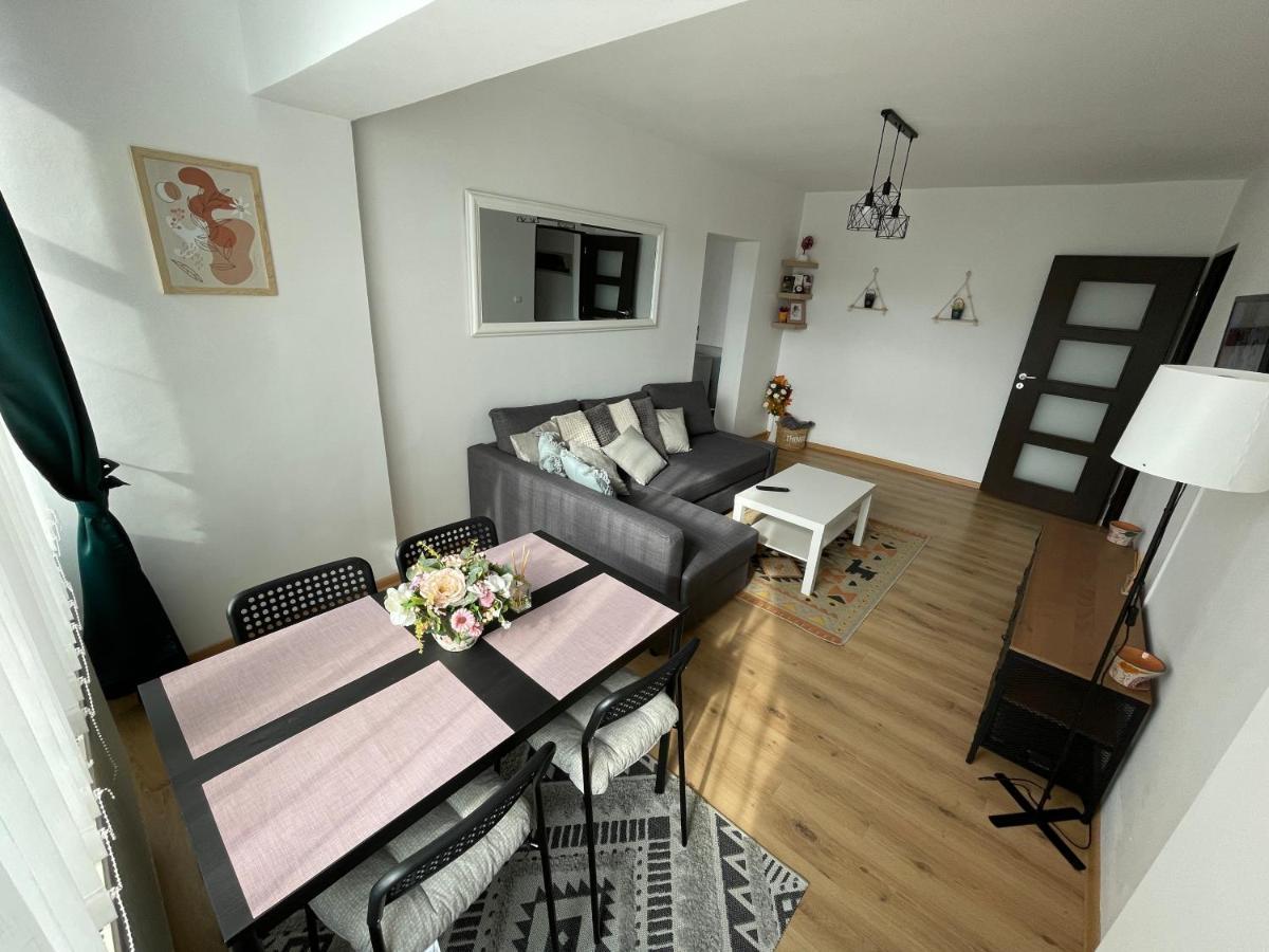 Apartament Cina Husi ภายนอก รูปภาพ