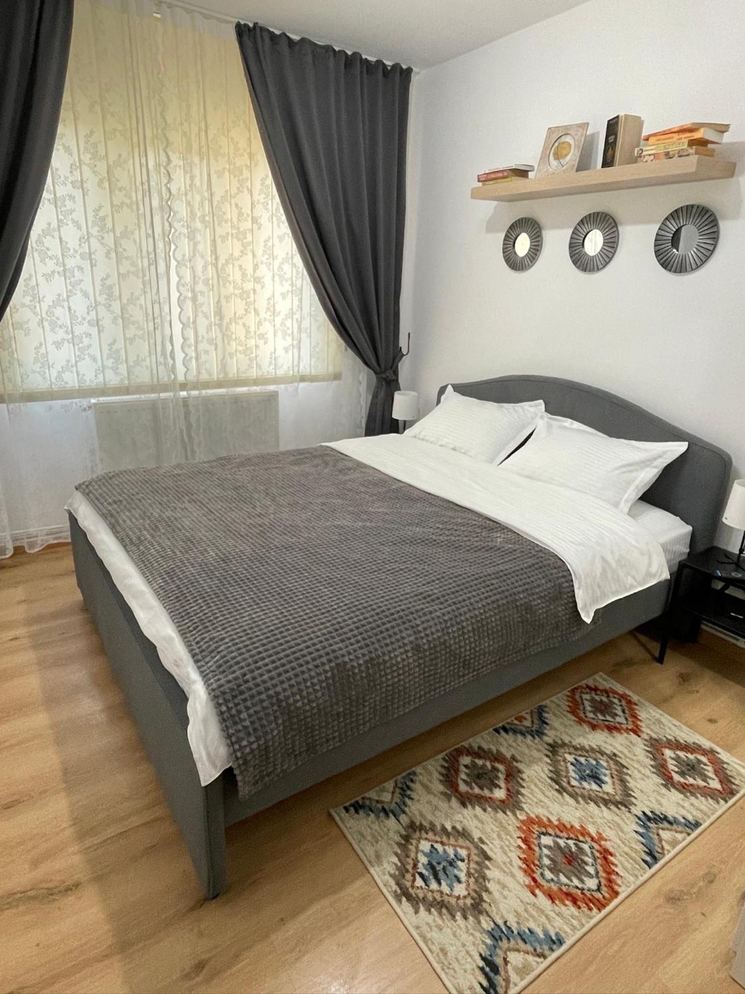 Apartament Cina Husi ภายนอก รูปภาพ